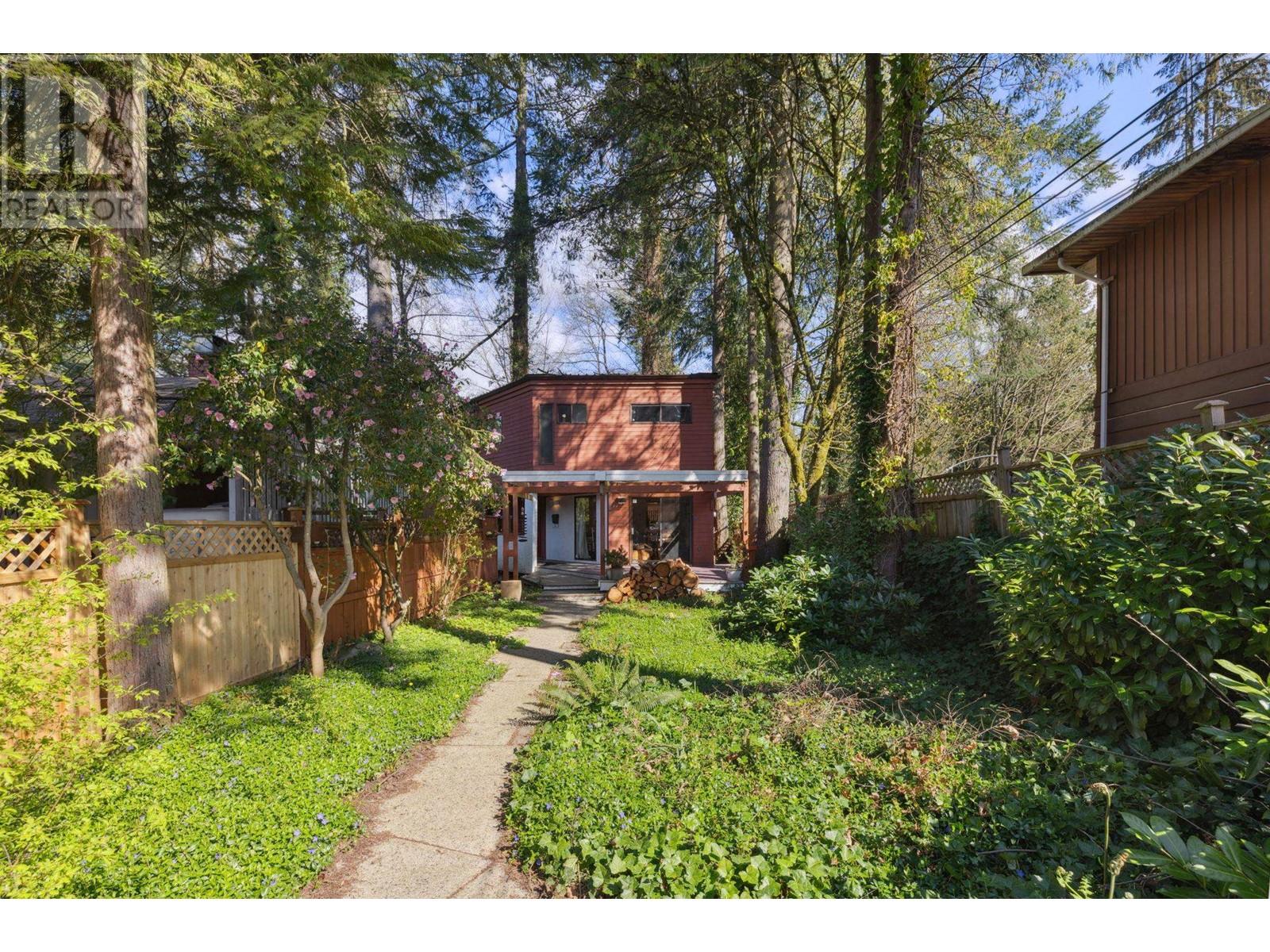 2240 Windridge Drive, North Vancouver, British Columbia  V7H 1B5 - Photo 2 - R2992498