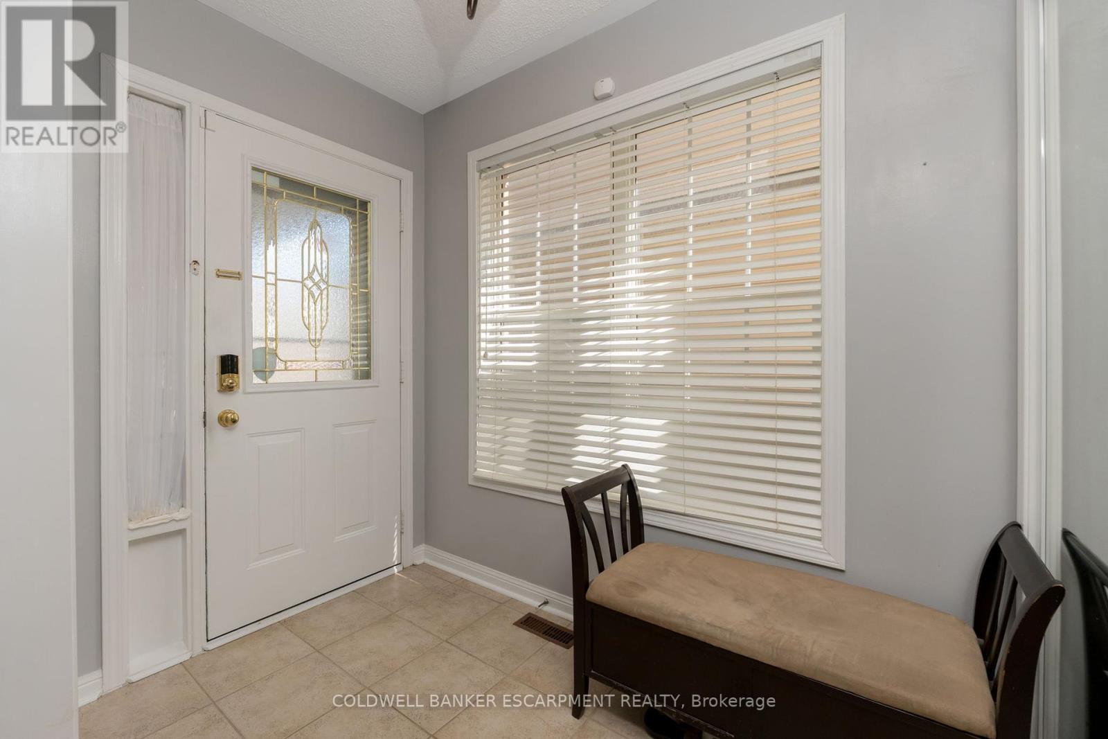 593 Caverhill Crescent, Milton, Ontario  L9T 5K1 - Photo 5 - W12137870
