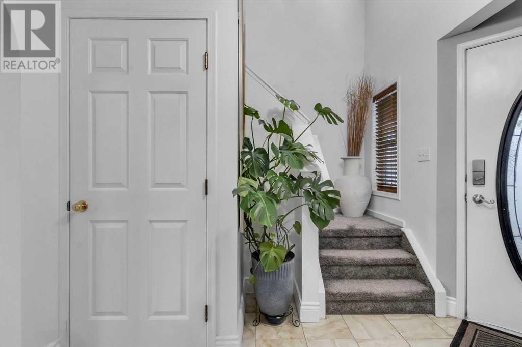 Property at 87 Appleglen Park SE image 5