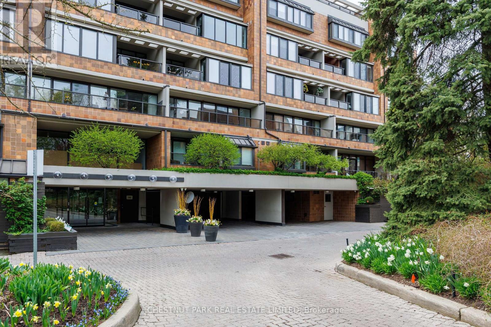 203 - 40 Oaklands Avenue, Toronto, Ontario  M4V 2Z3 - Photo 1 - C12127822