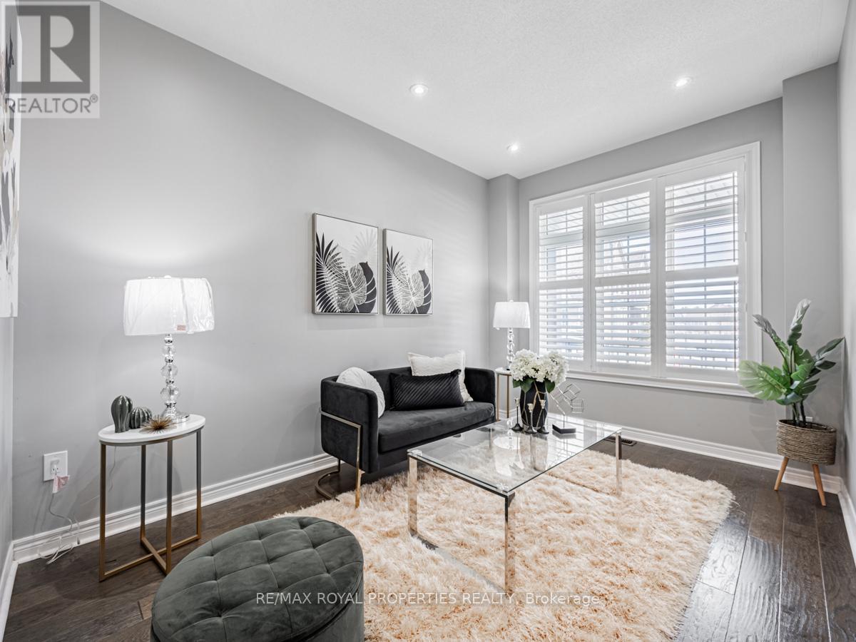 Property at 24 BIGNELL CRESCENT image 4