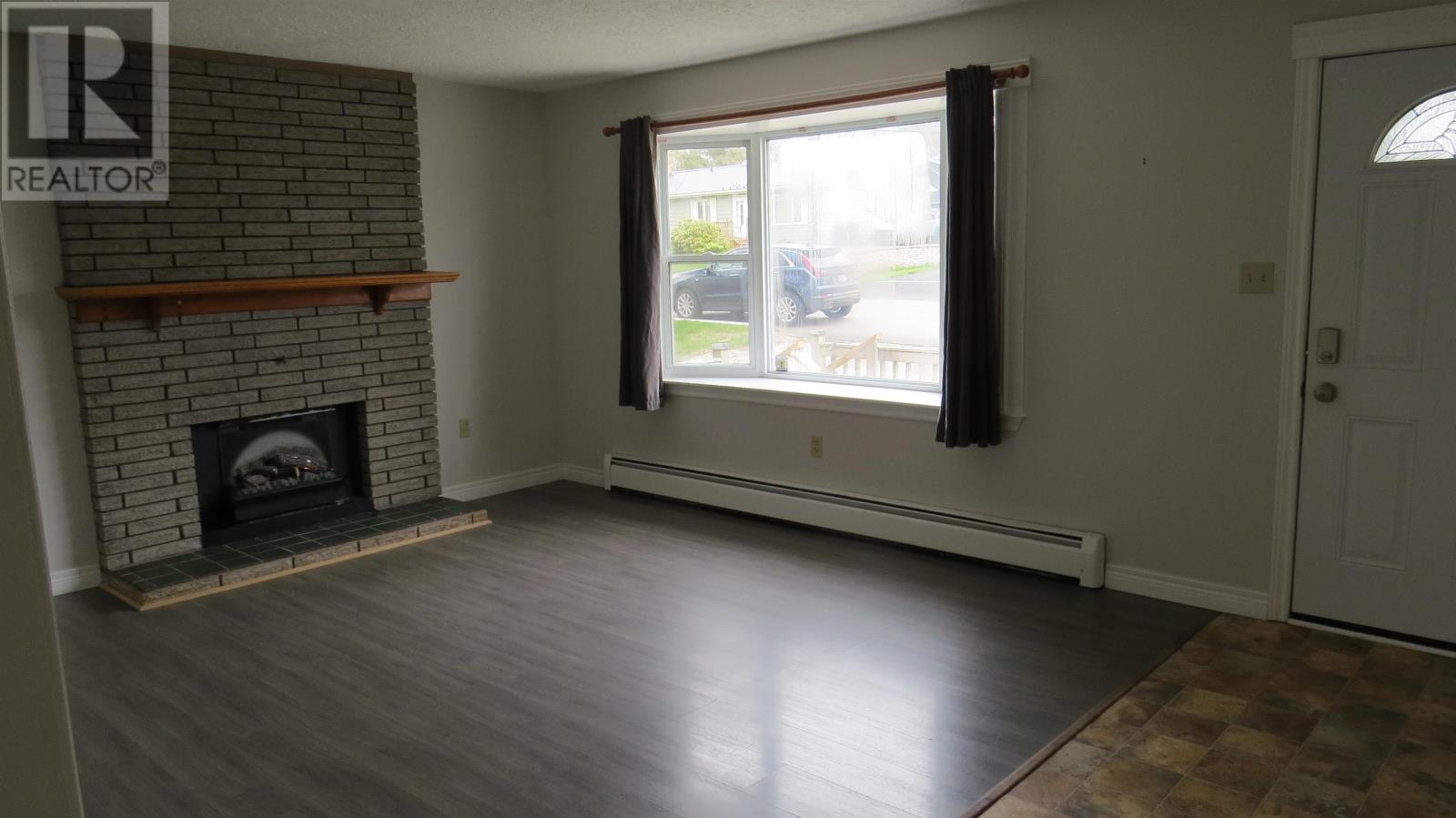 Property at 4 Ferndale Drive image 3