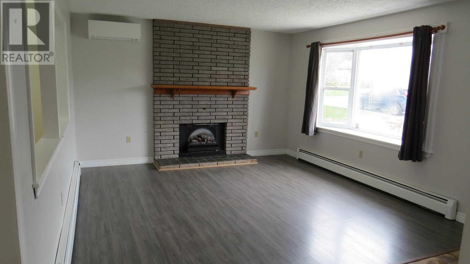 Property at 4 Ferndale Drive image 4