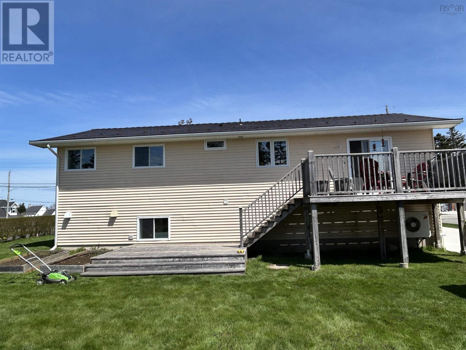14 Sprucewood Crescent, Yarmouth, Nova Scotia  B5A 4N2 - Photo 5 - 202510547