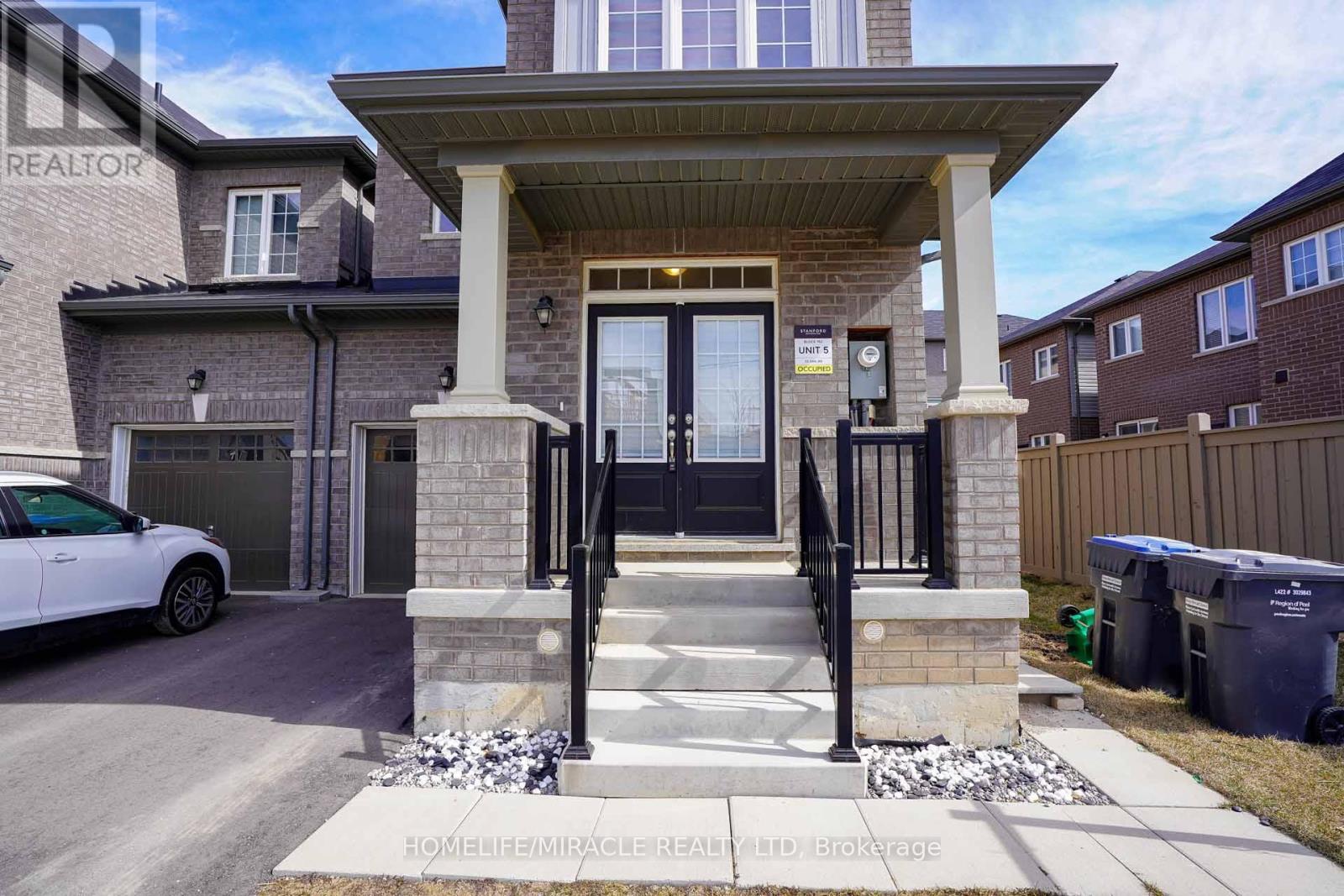 35 Sail Road, Brampton, Ontario  L7A 4W7 - Photo 3 - W12114260