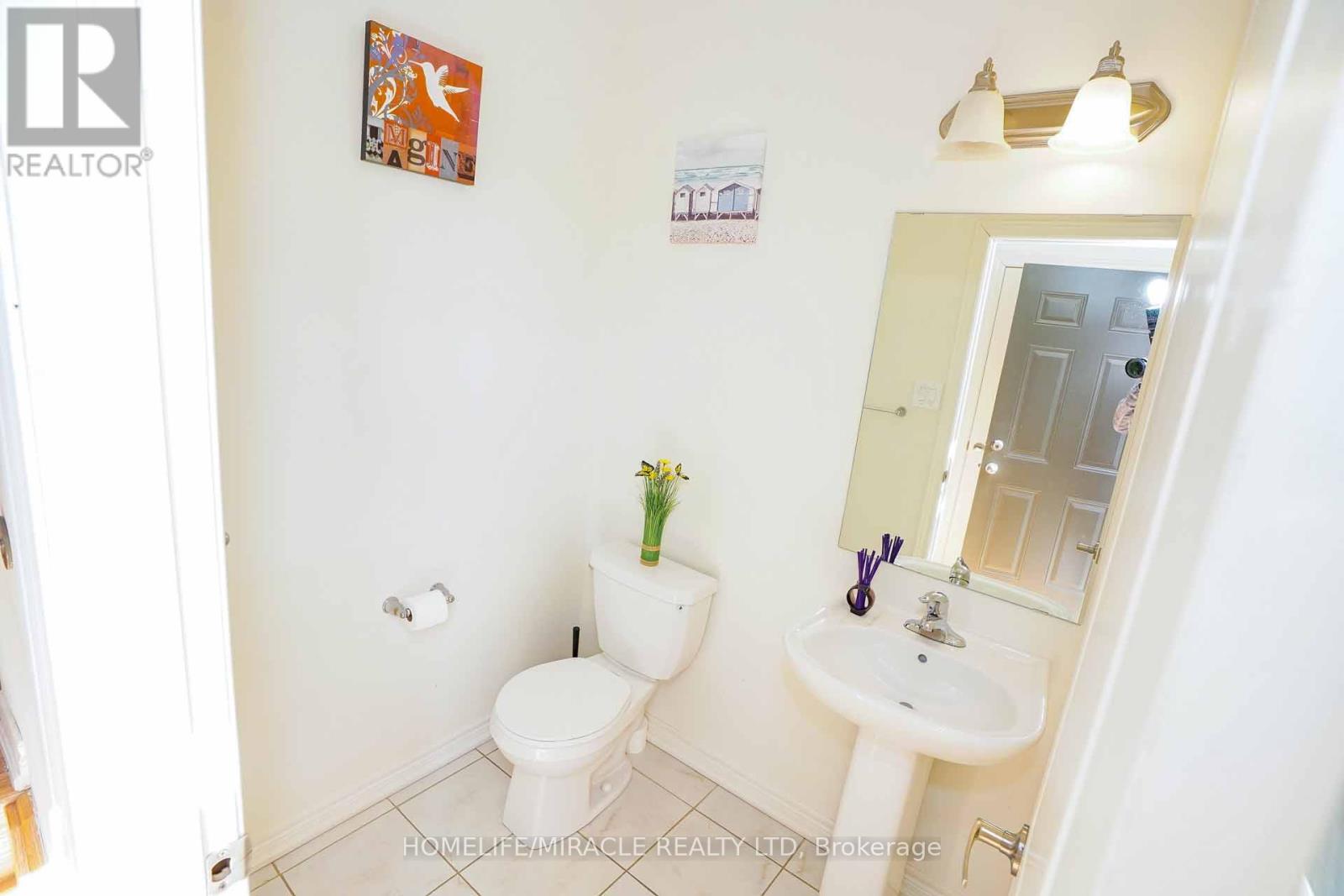 35 Sail Road, Brampton, Ontario  L7A 4W7 - Photo 6 - W12114260