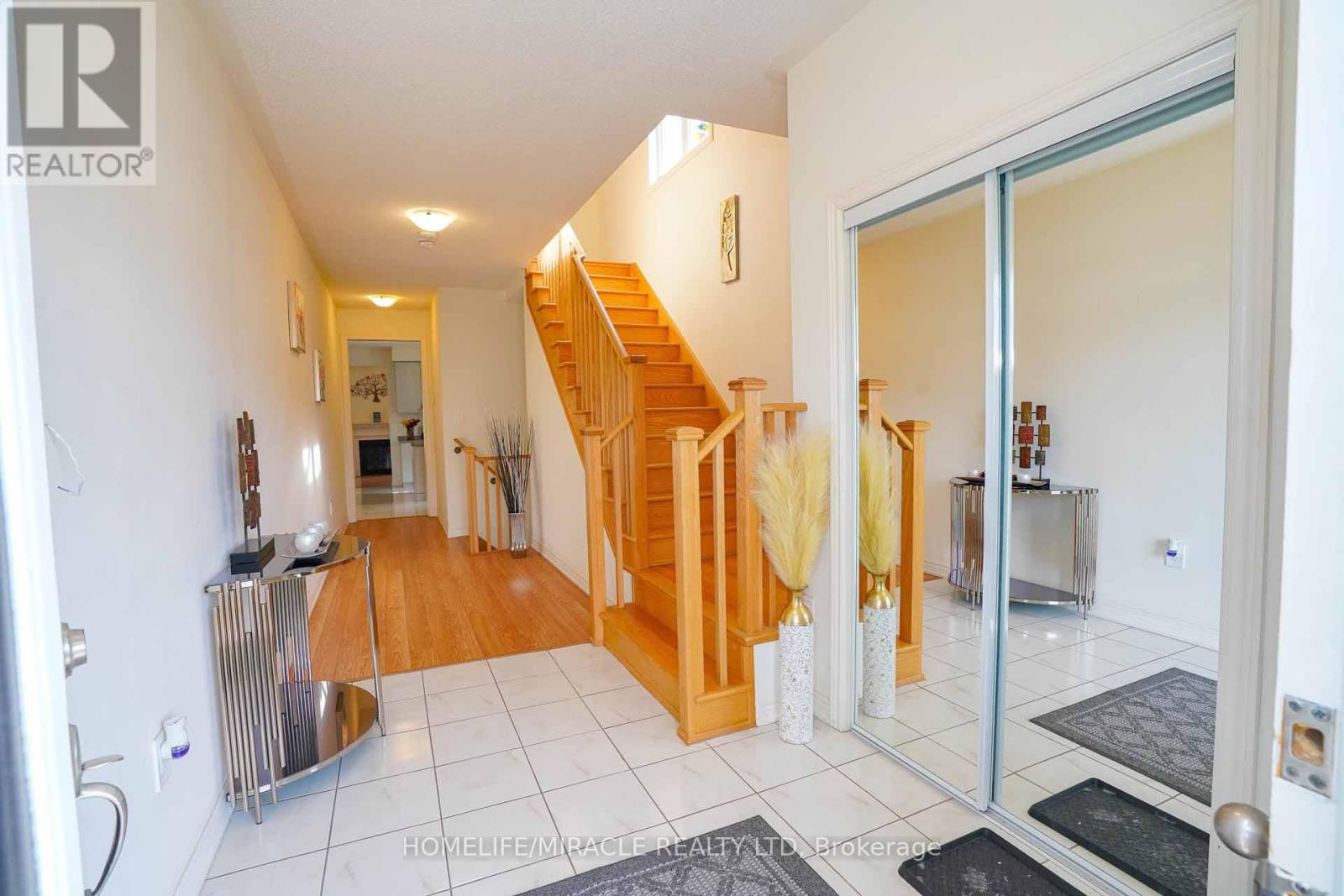 35 Sail Road, Brampton, Ontario  L7A 4W7 - Photo 5 - W12114260