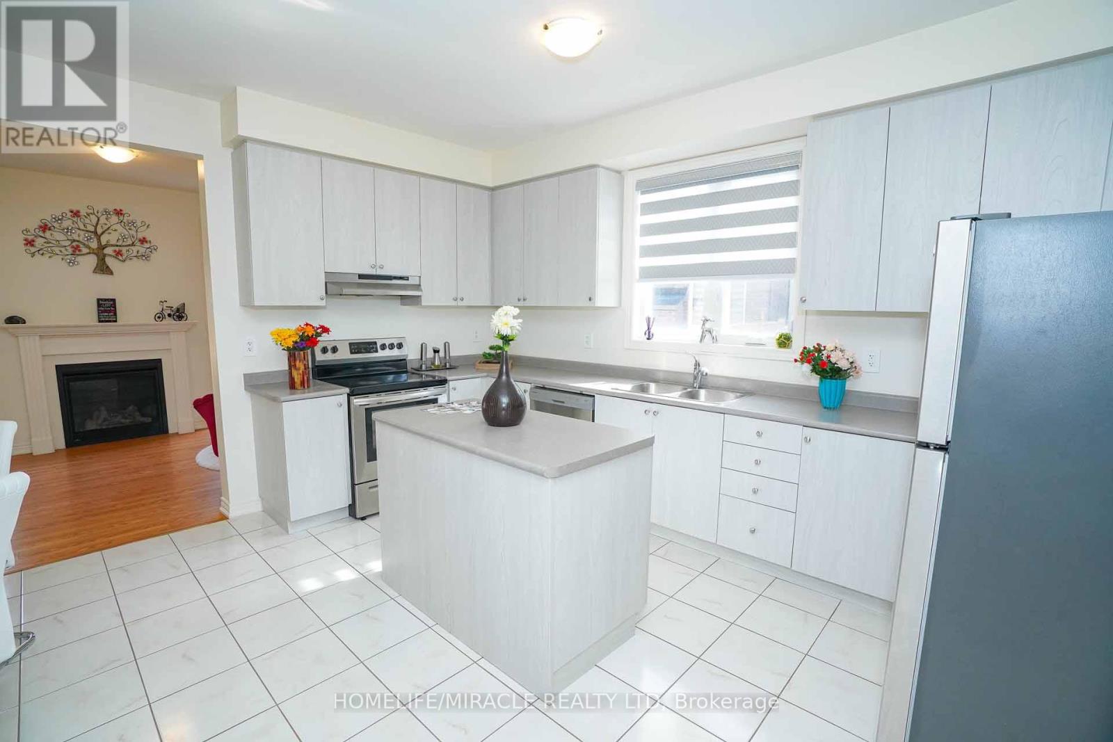 35 Sail Road, Brampton, Ontario  L7A 4W7 - Photo 7 - W12114260