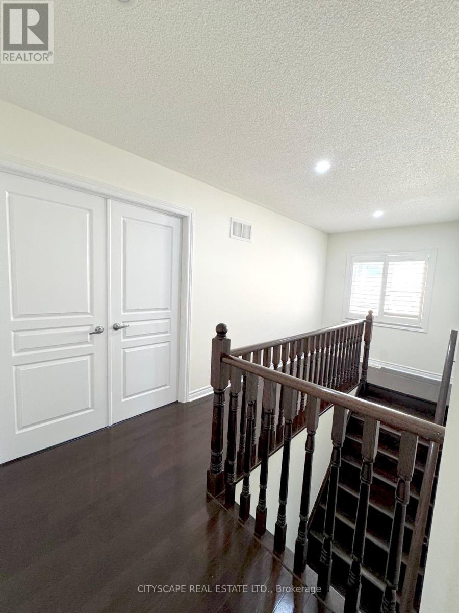 30 Newhouse Boulevard, Caledon, Ontario  L7C 4A1 - Photo 14 - W12136981