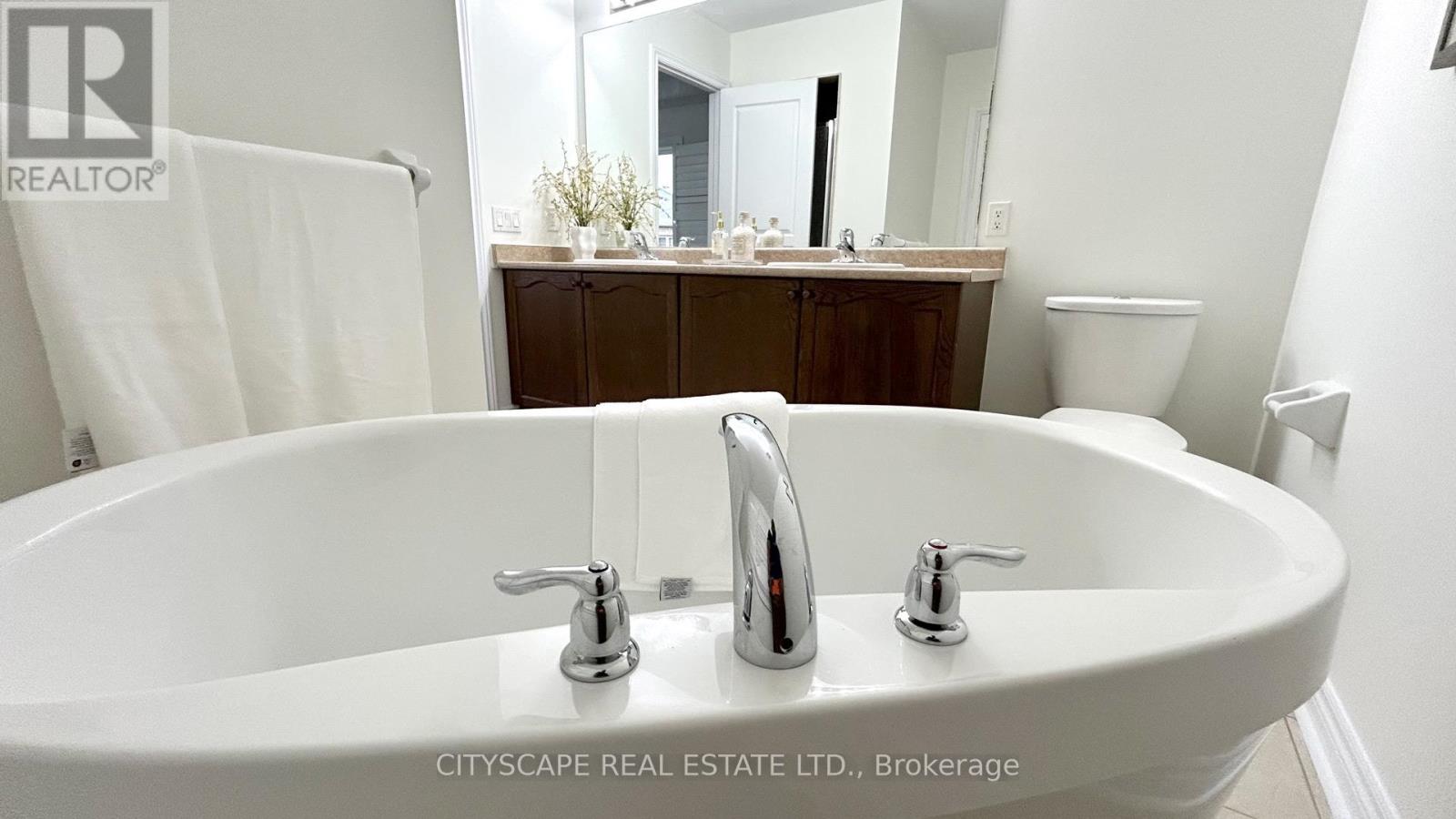 30 Newhouse Boulevard, Caledon, Ontario  L7C 4A1 - Photo 19 - W12136981