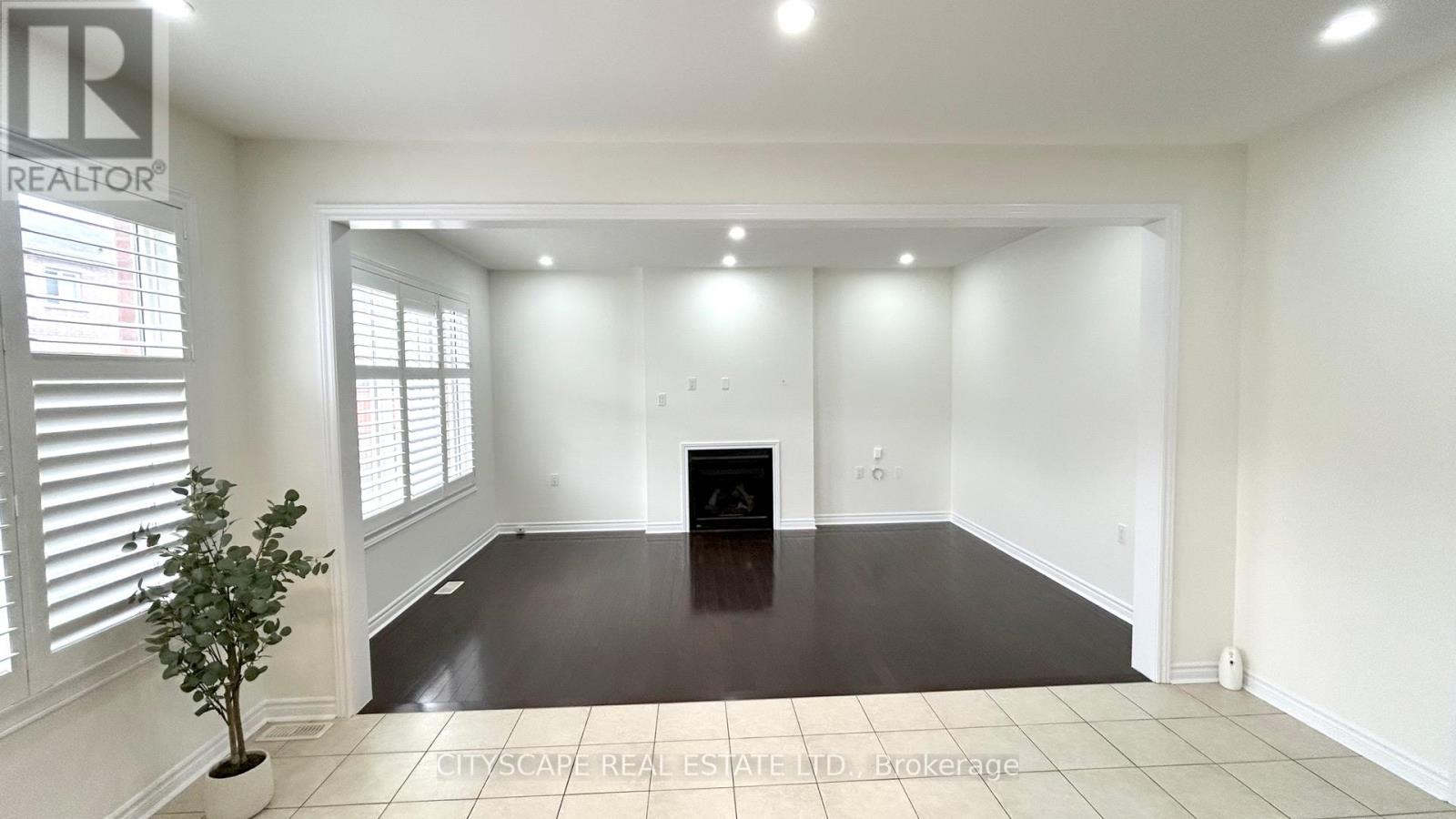 30 Newhouse Boulevard, Caledon, Ontario  L7C 4A1 - Photo 12 - W12136981