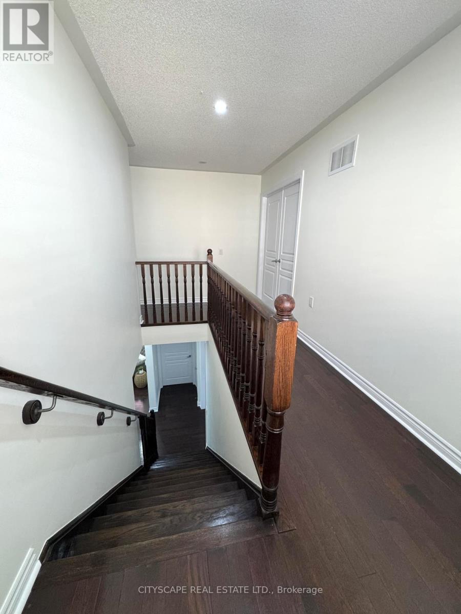 30 Newhouse Boulevard, Caledon, Ontario  L7C 4A1 - Photo 15 - W12136981