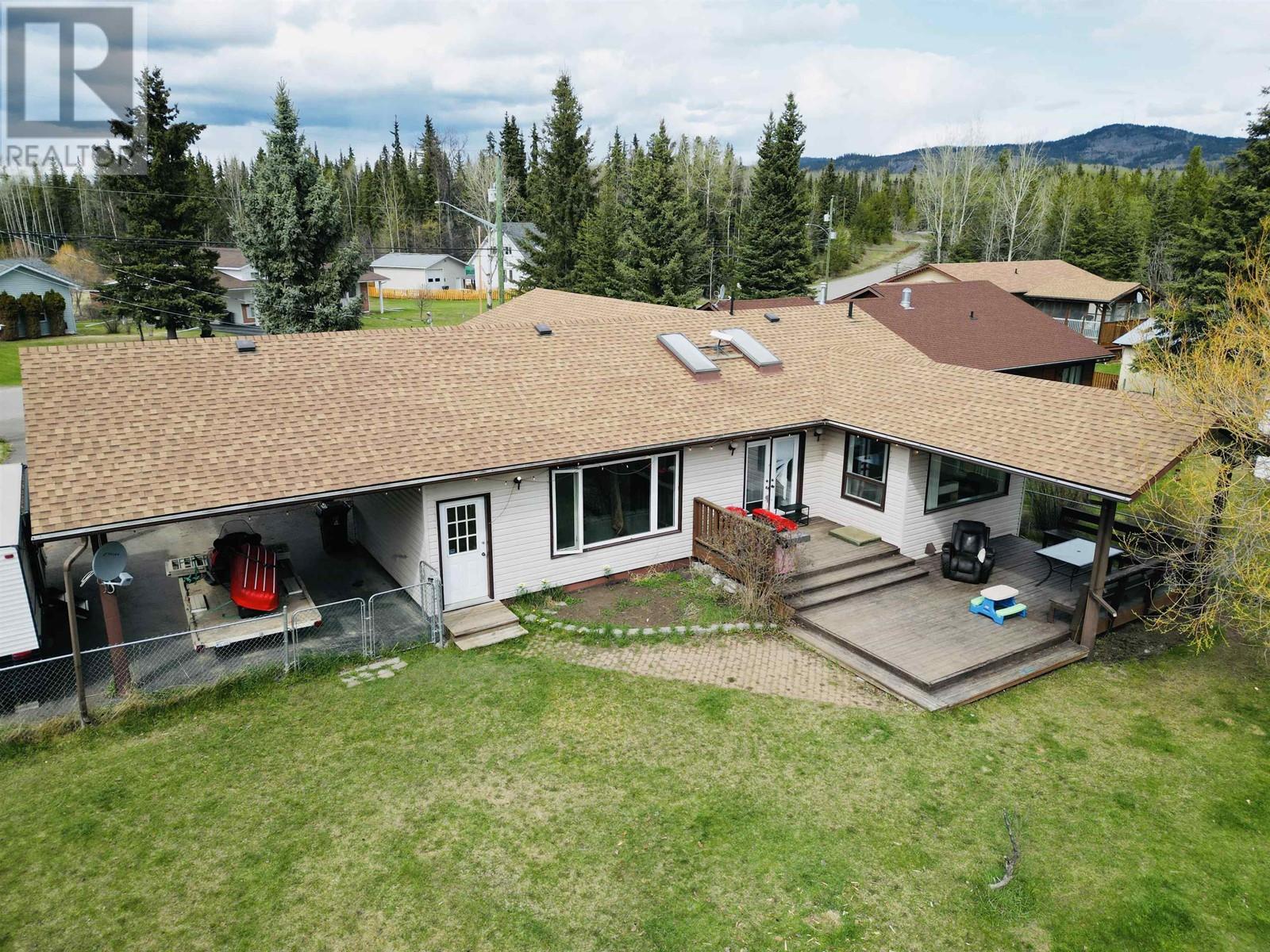 620 5th Avenue, Burns Lake, British Columbia  V0J 1E0 - Photo 1 - R3000875