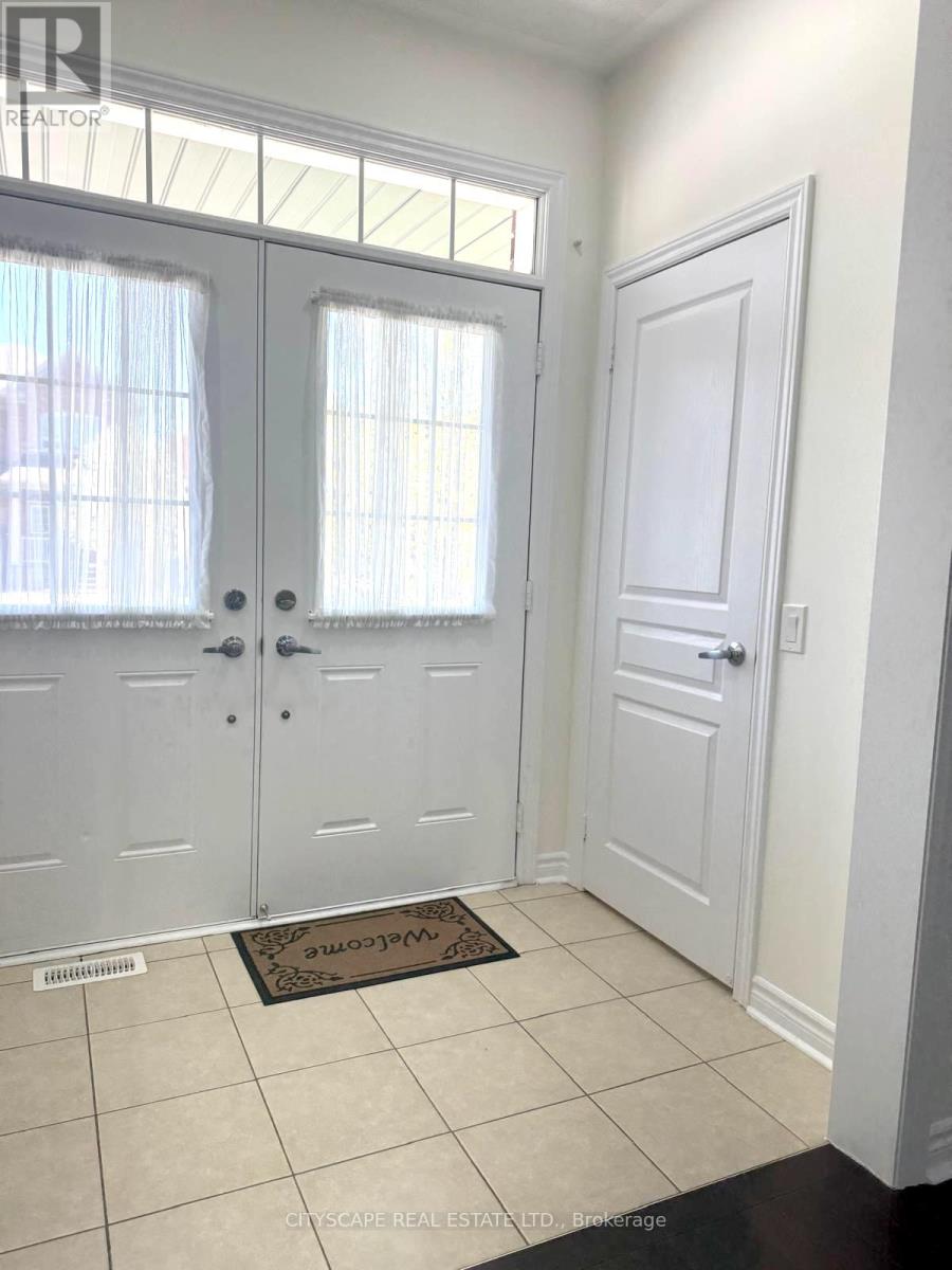 30 Newhouse Boulevard, Caledon, Ontario  L7C 4A1 - Photo 4 - W12136981