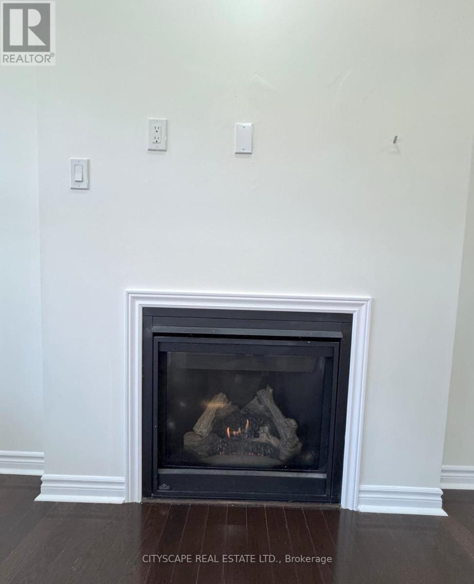 30 Newhouse Boulevard, Caledon, Ontario  L7C 4A1 - Photo 13 - W12136981