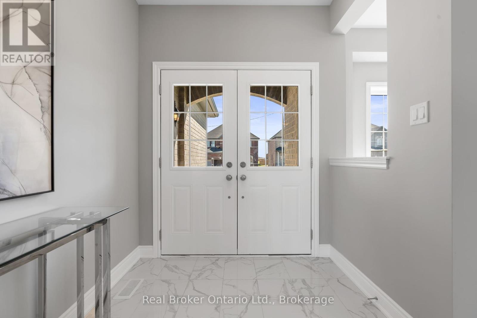 18 Venture Way, Thorold, Ontario  L2V 0G9 - Photo 2 - X12138110