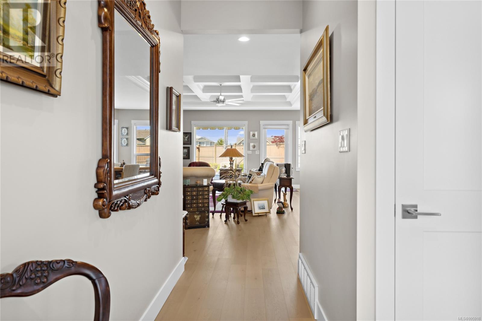 Property at 983 Brookfield Cres image 2