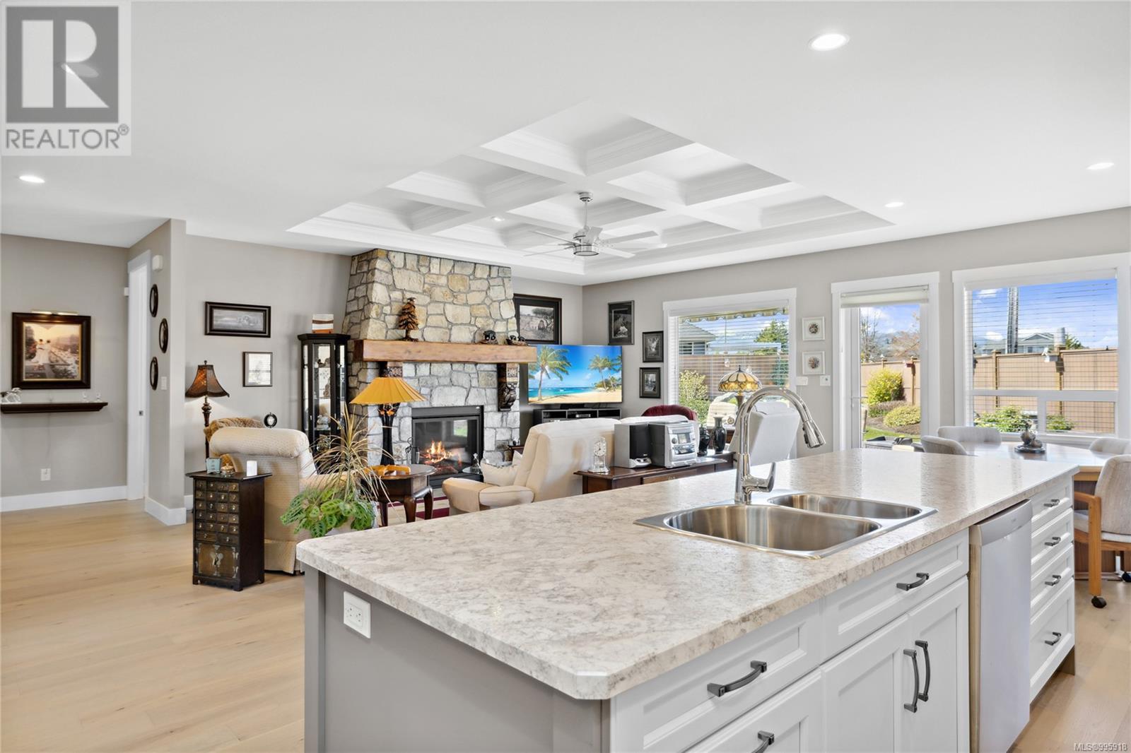 Property at 983 Brookfield Cres image 5