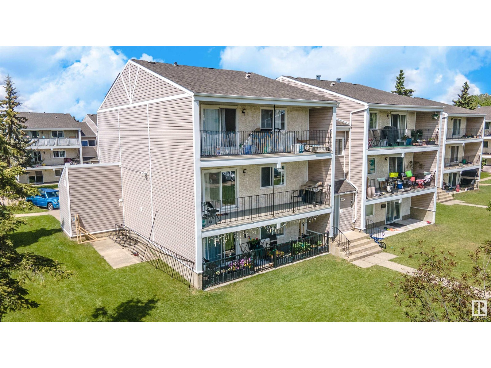 Property at #5 3855 76 ST NW image 1