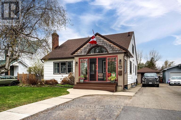 Property at 130 VICTORIA AVENUE N image 3