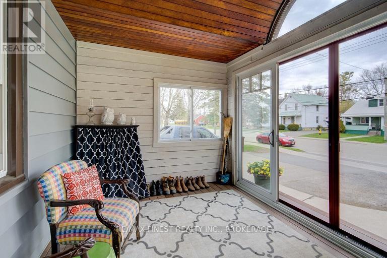 Property at 130 VICTORIA AVENUE N image 4