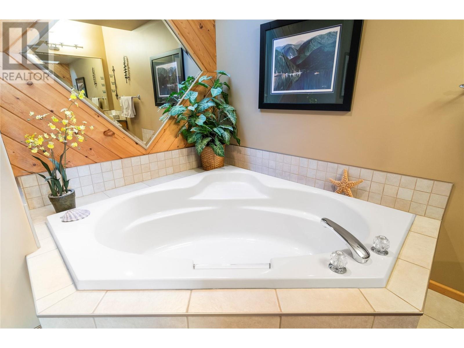 5261 Hlina Road, Celista, British Columbia  V0E 1M6 - Photo 18 - 10347251