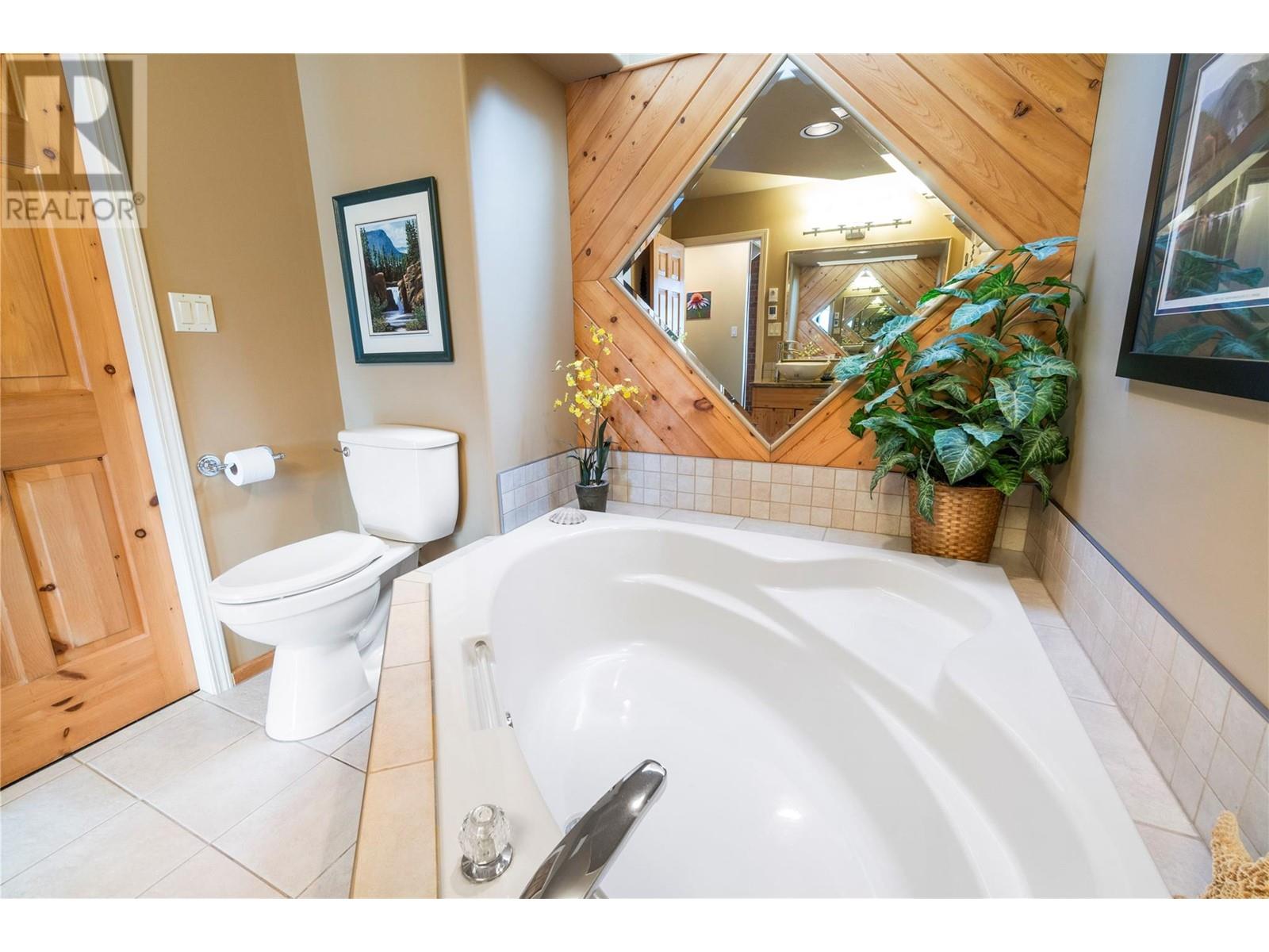 5261 Hlina Road, Celista, British Columbia  V0E 1M6 - Photo 19 - 10347251
