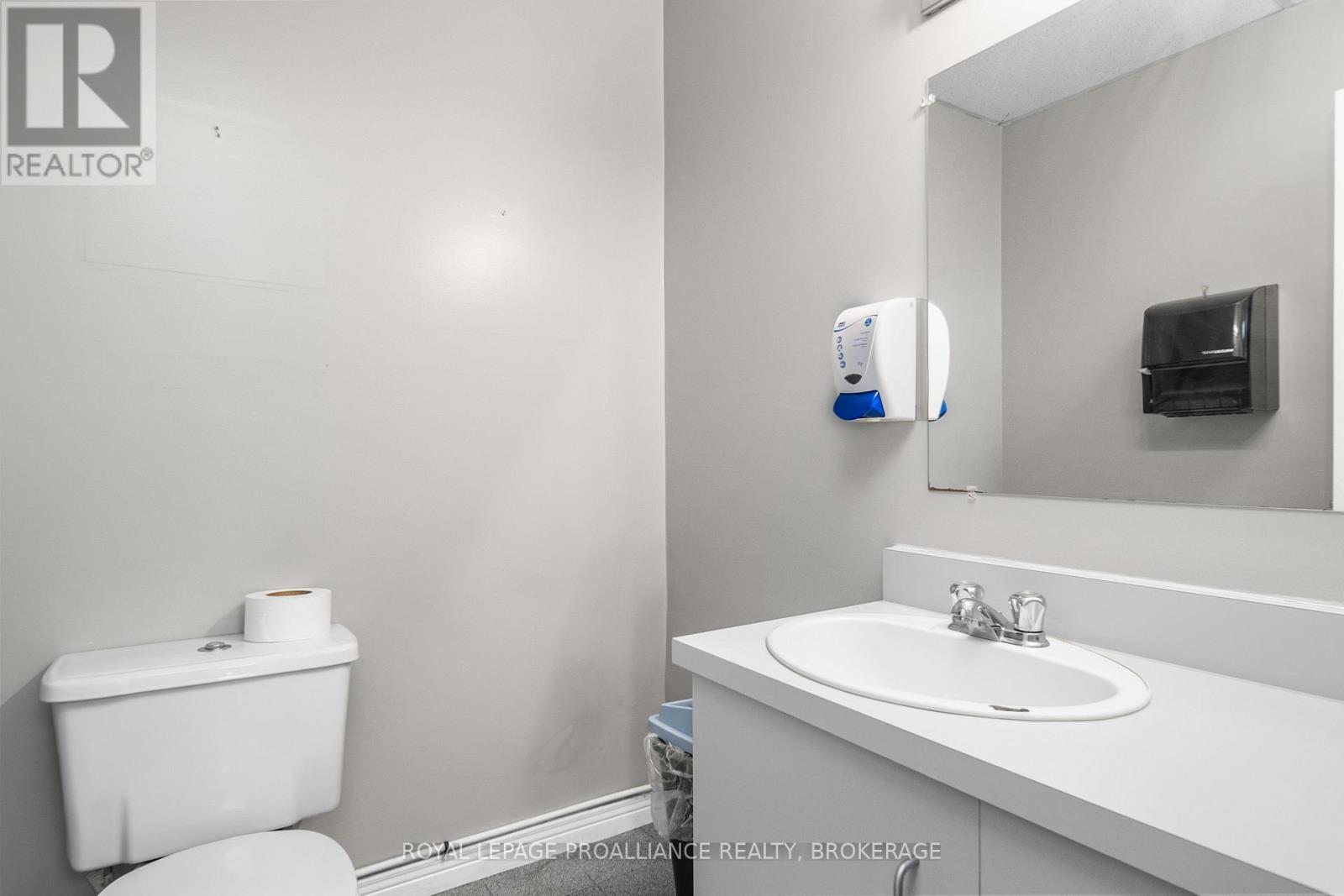 8188 Highway 2, Greater Napanee, Ontario  K7R 3K6 - Photo 17 - X12138175