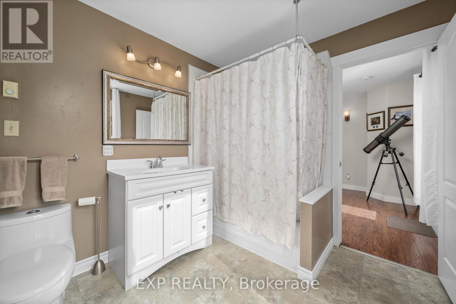 17682 Loyalist Parkway, Prince Edward County, Ontario  K0K 3L0 - Photo 26 - X12138181