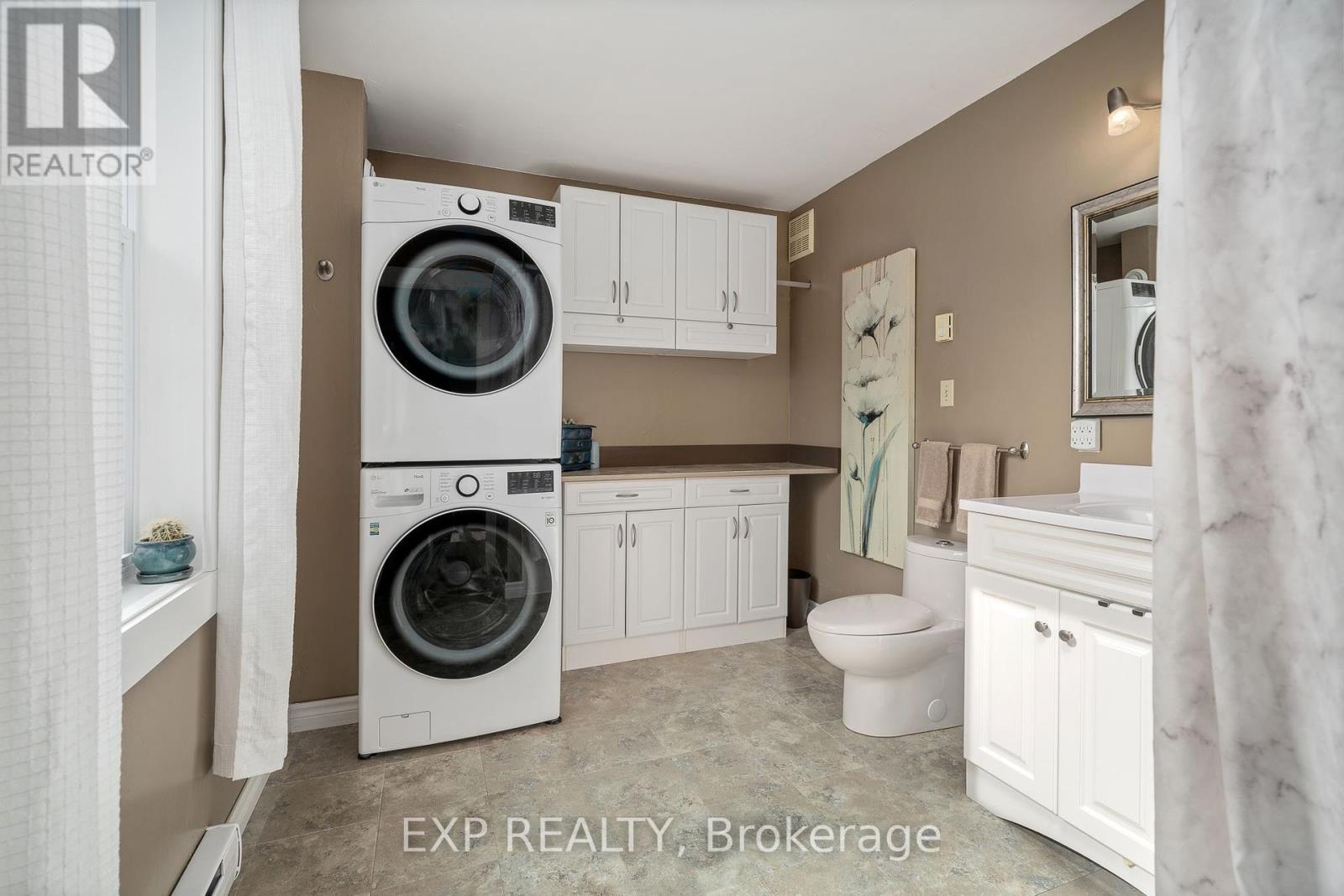 17682 Loyalist Parkway, Prince Edward County, Ontario  K0K 3L0 - Photo 27 - X12138181