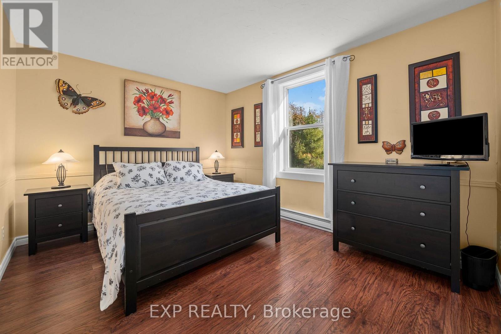 17682 Loyalist Parkway, Prince Edward County, Ontario  K0K 3L0 - Photo 28 - X12138181
