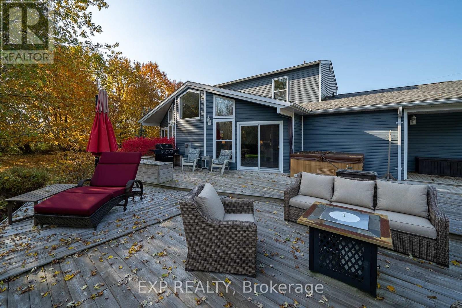 17682 Loyalist Parkway, Prince Edward County, Ontario  K0K 3L0 - Photo 33 - X12138181