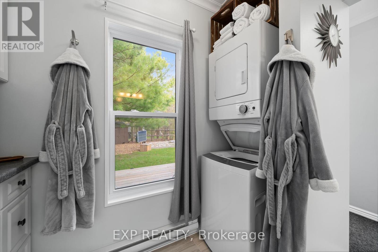 17682 Loyalist Parkway, Prince Edward County, Ontario  K0K 3L0 - Photo 47 - X12138181