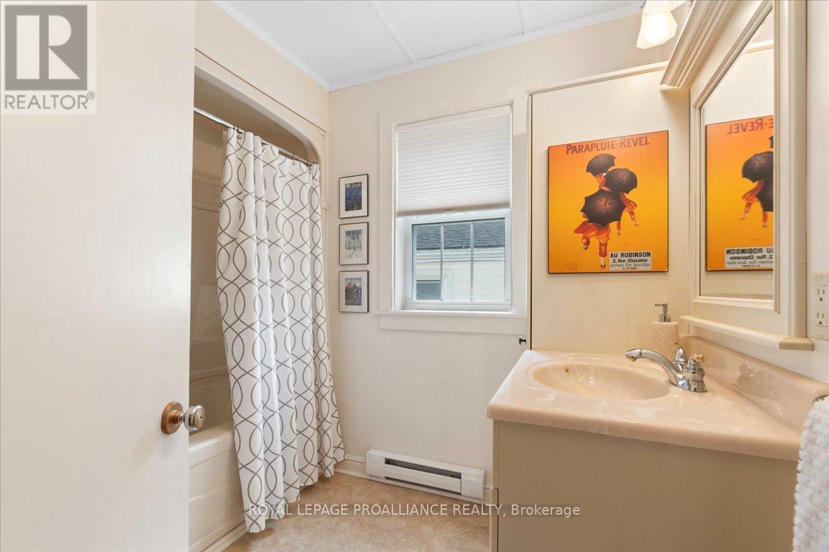 98 Bridge Street, Prince Edward County, Ontario  K0K 2T0 - Photo 19 - X12138204