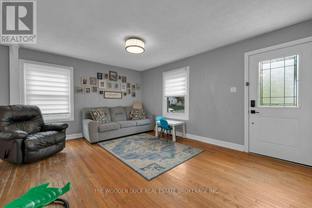 Property at 285 KENT STREET image 3