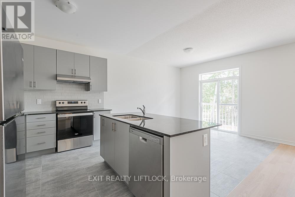 53 Hillcroft Way, Kawartha Lakes, Ontario  K0M 1A0 - Photo 14 - X12138271