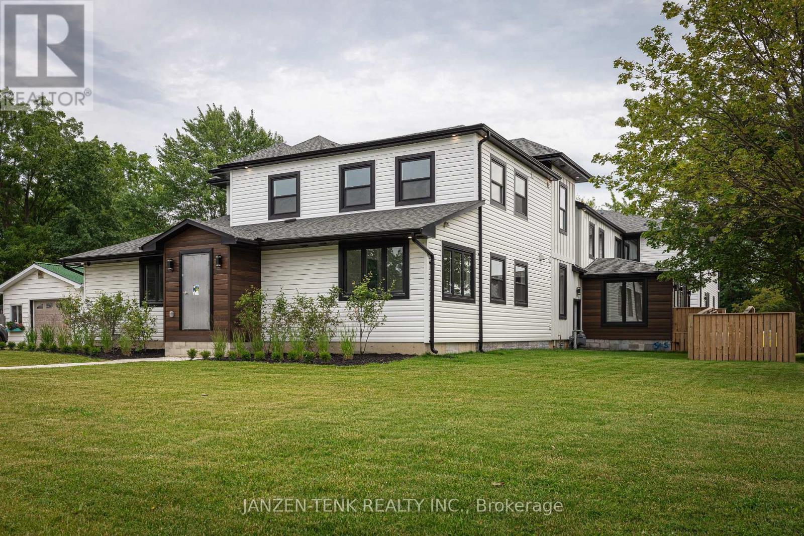 201 - 460 VICTORIA STREET, Warwick, Ontario