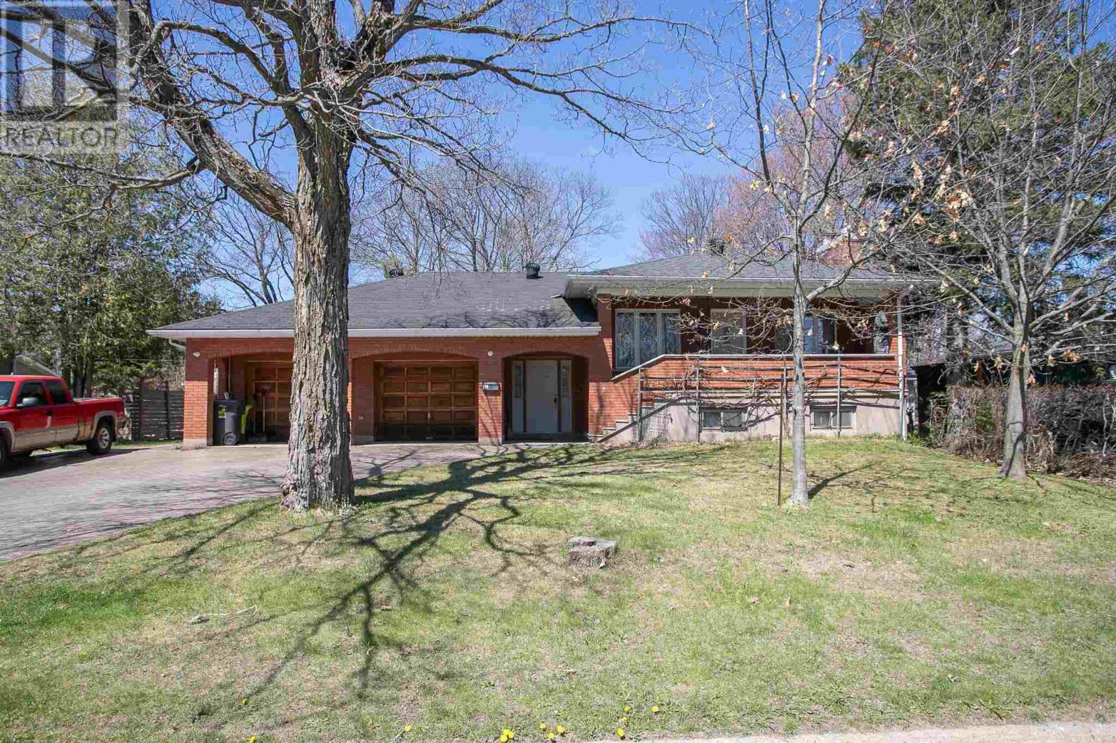 174 Tilley Rd, Sault Ste. Marie, Ontario  P6B 3Z1 - Photo 2 - SM251062
