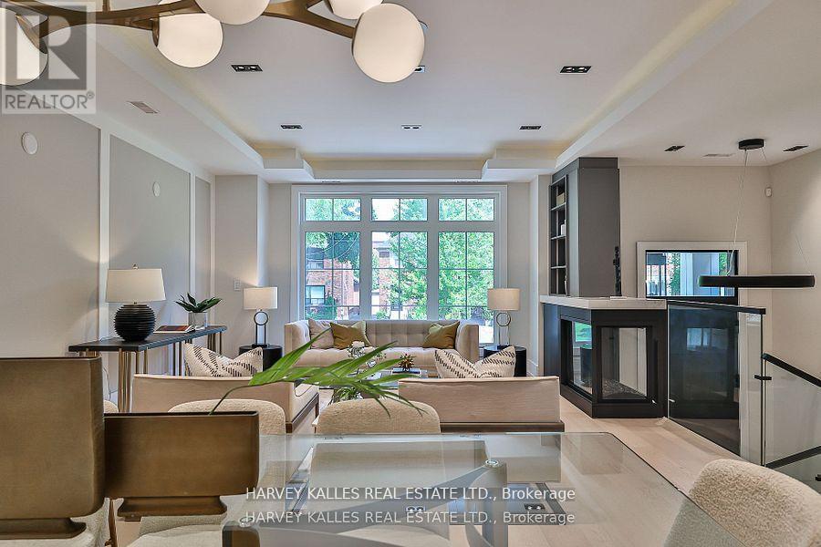 105 Donlea Drive, Toronto, Ontario  M4G 2M6 - Photo 4 - C12138006