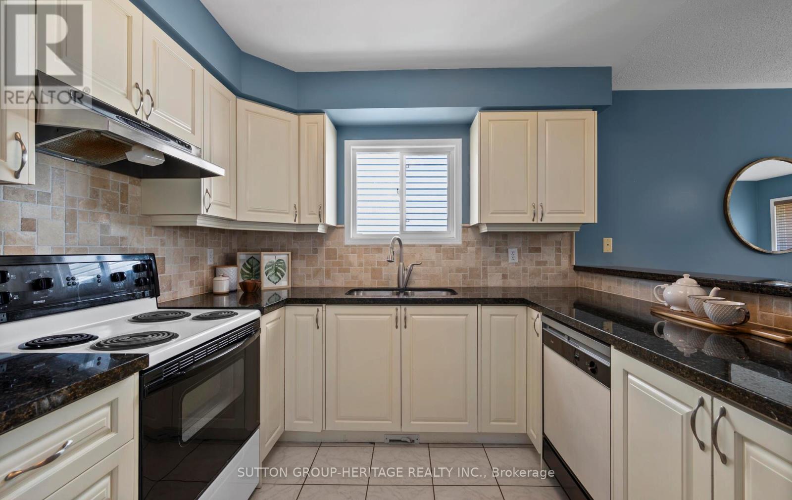 33 Southwell Avenue, Whitby, Ontario  L1P 1N4 - Photo 10 - E12137999