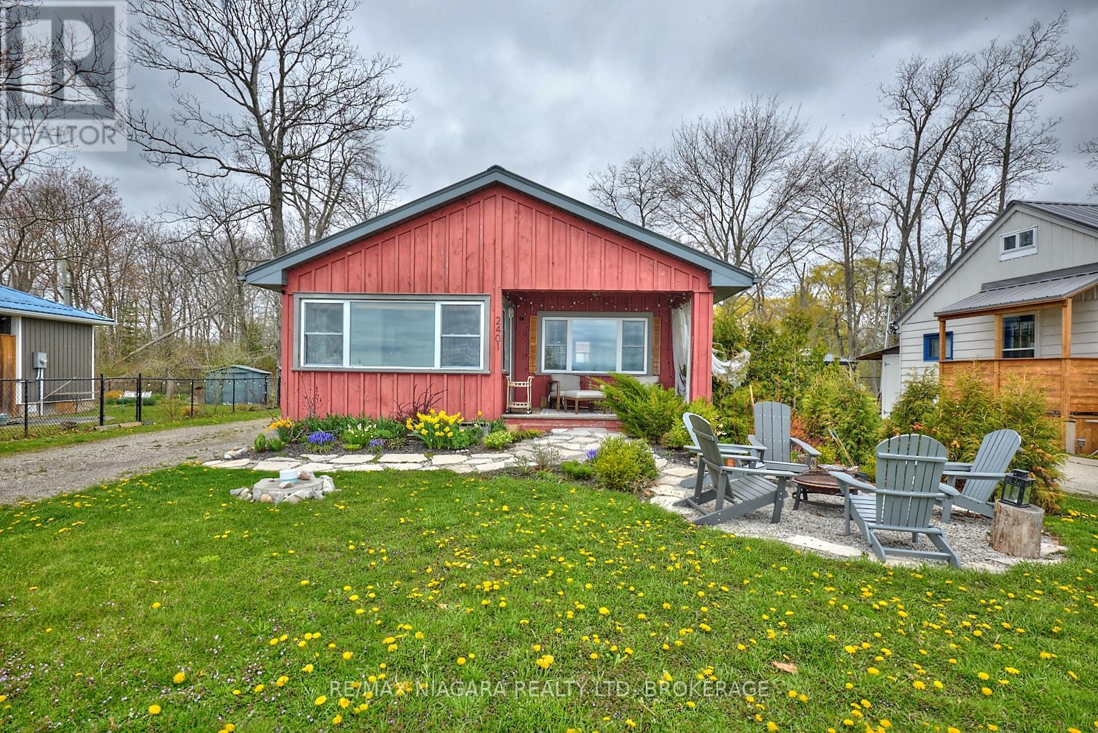 2401 Lakeshore Road, Haldimand (Dunnville), Ontario  N1A 2W8 - Photo 2 - X12138164