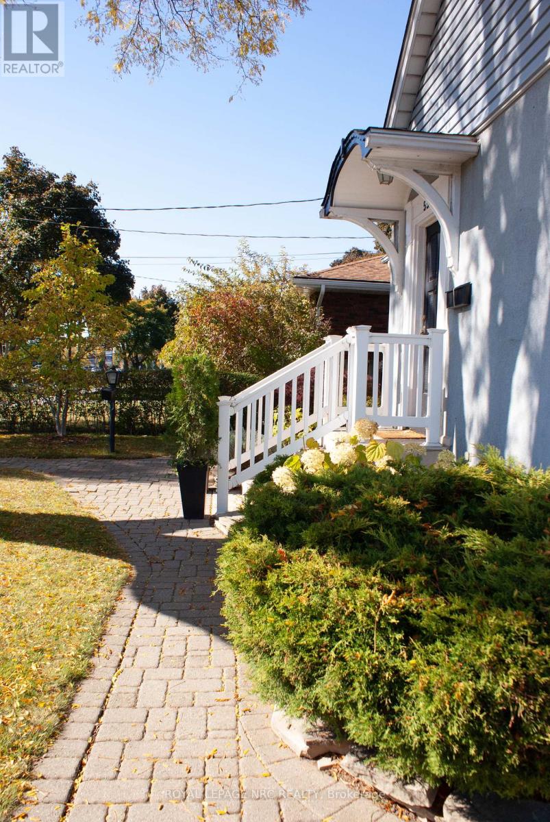 Property at 553 CARLTON STREET image 2