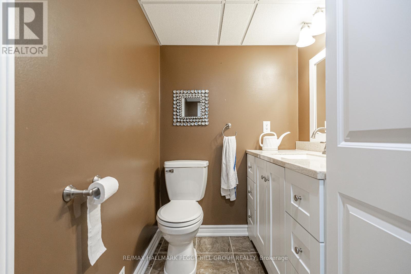 215 Phillips Street, Barrie, Ontario  L4N 3V2 - Photo 10 - S12138042