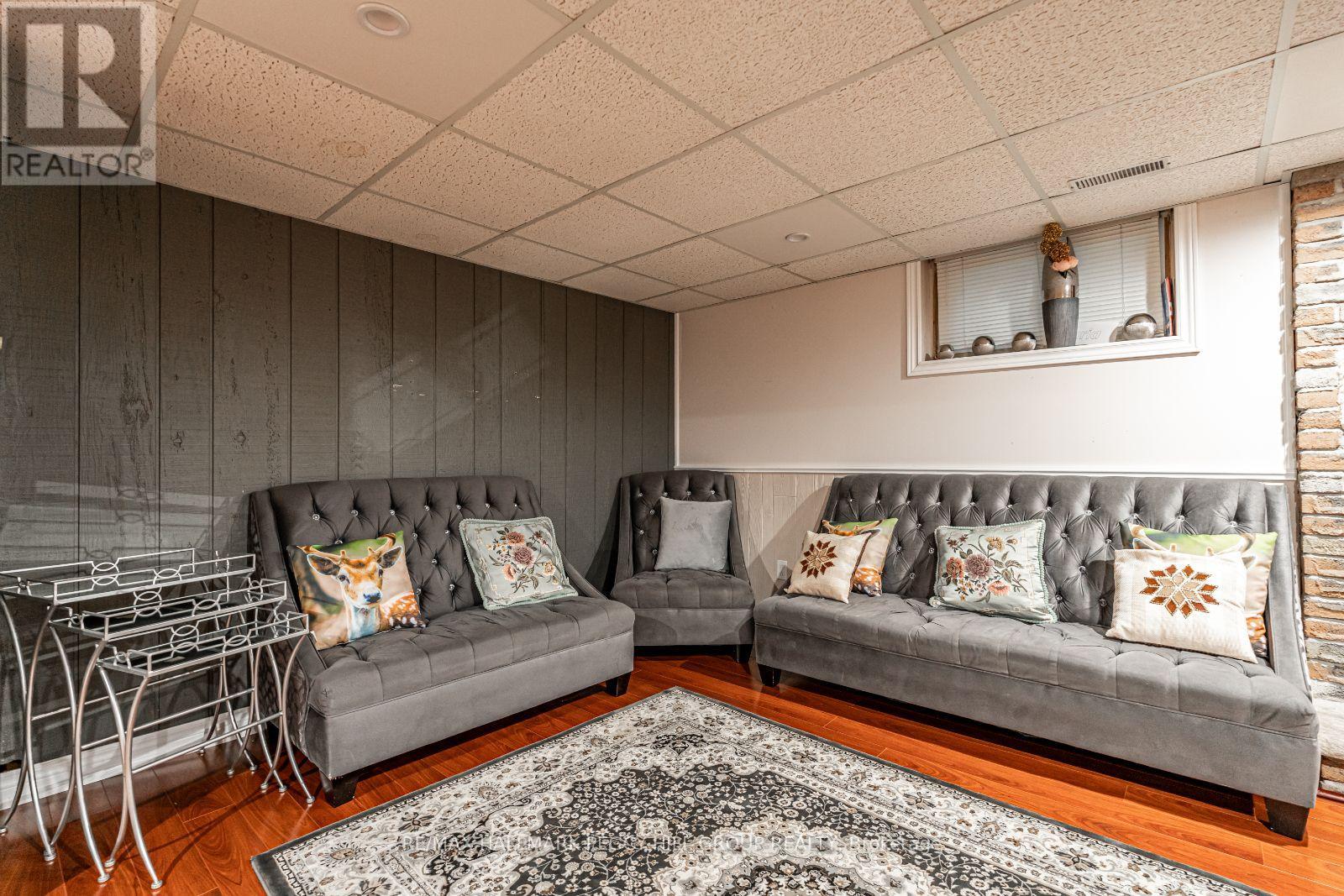 215 Phillips Street, Barrie, Ontario  L4N 3V2 - Photo 12 - S12138042