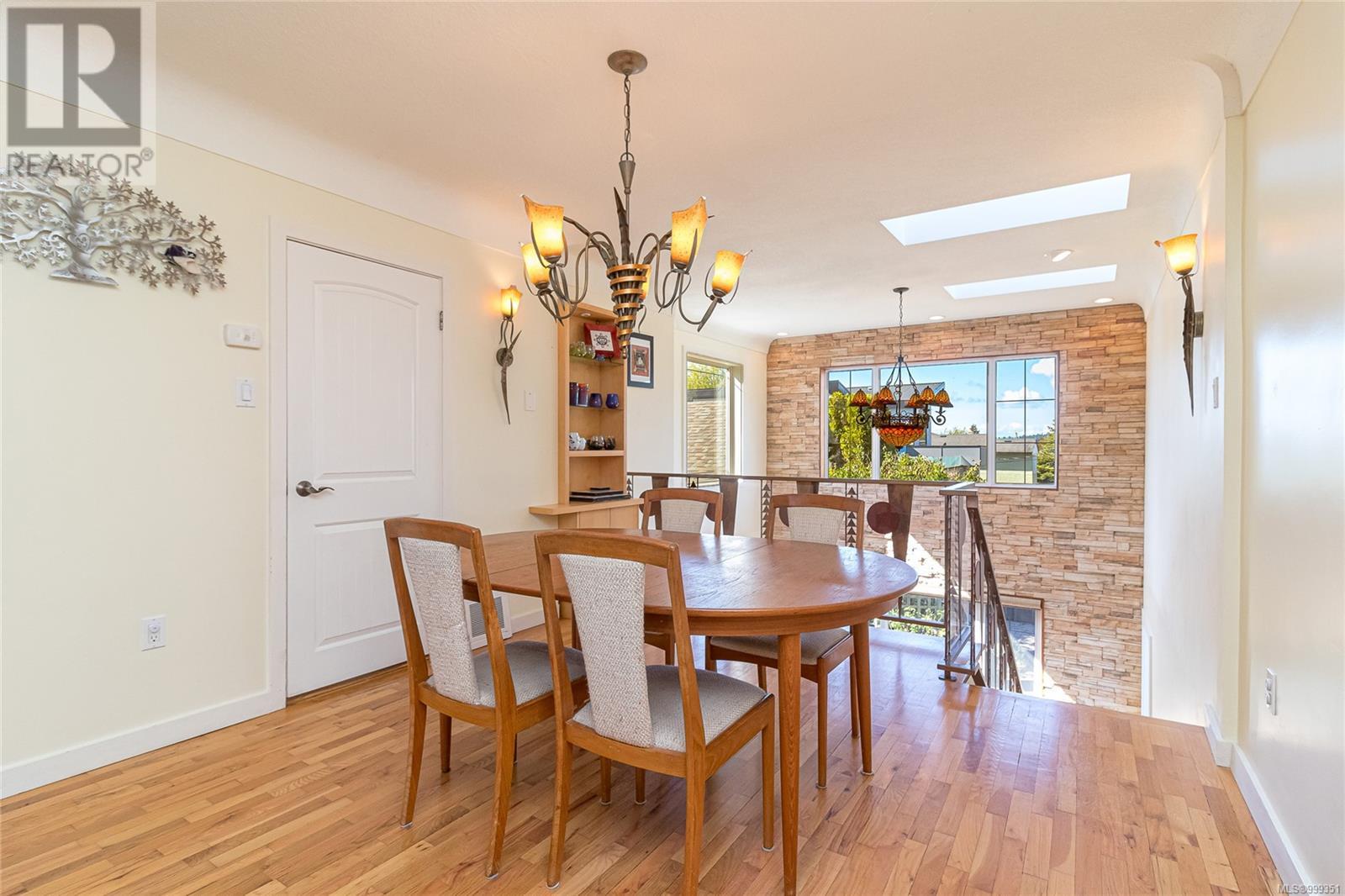 3872 Carey Rd, Saanich, British Columbia  V8Z 4C7 - Photo 11 - 999351