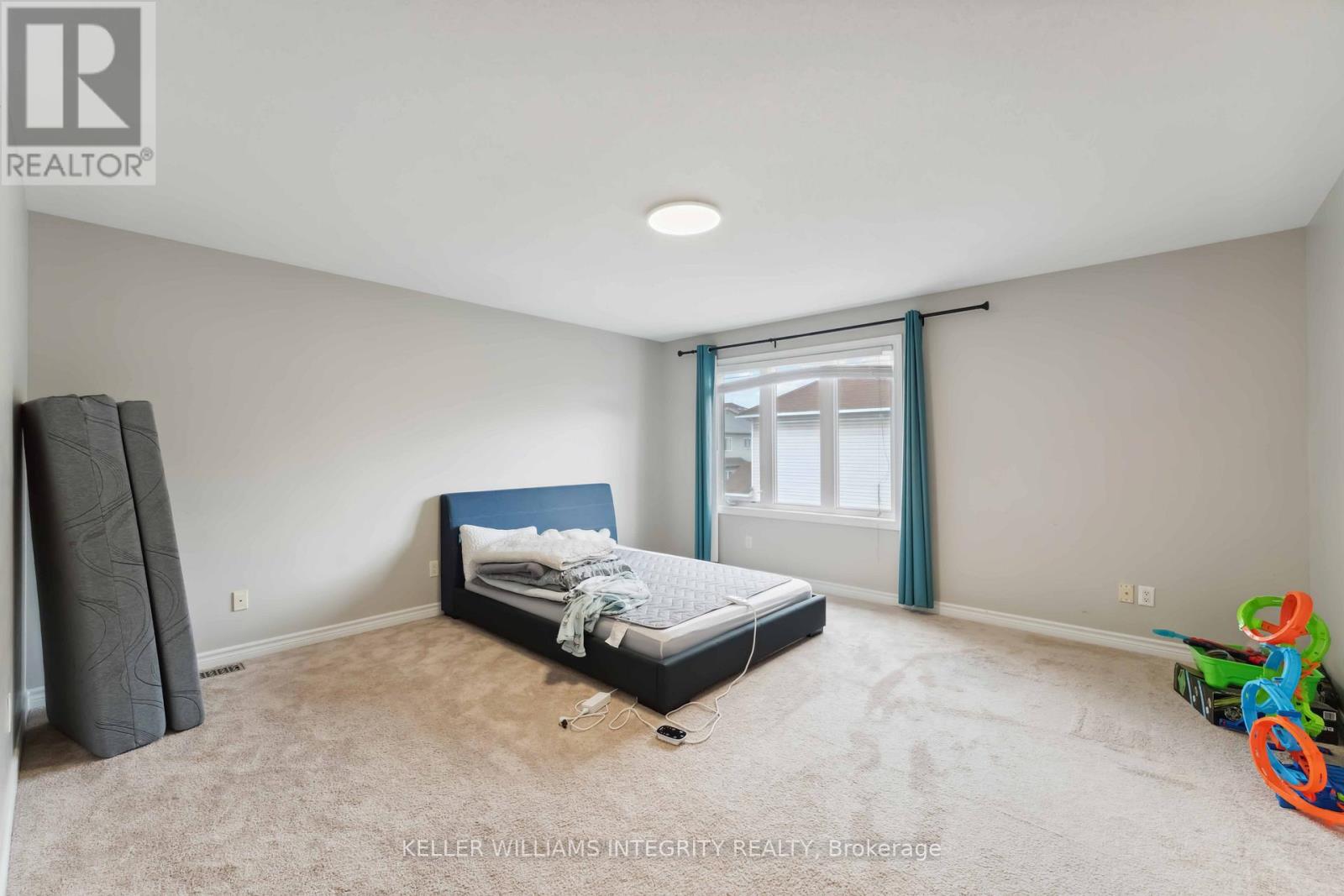 111 Tacom Circle, Ottawa, Ontario  K2G 4P8 - Photo 11 - X12138298