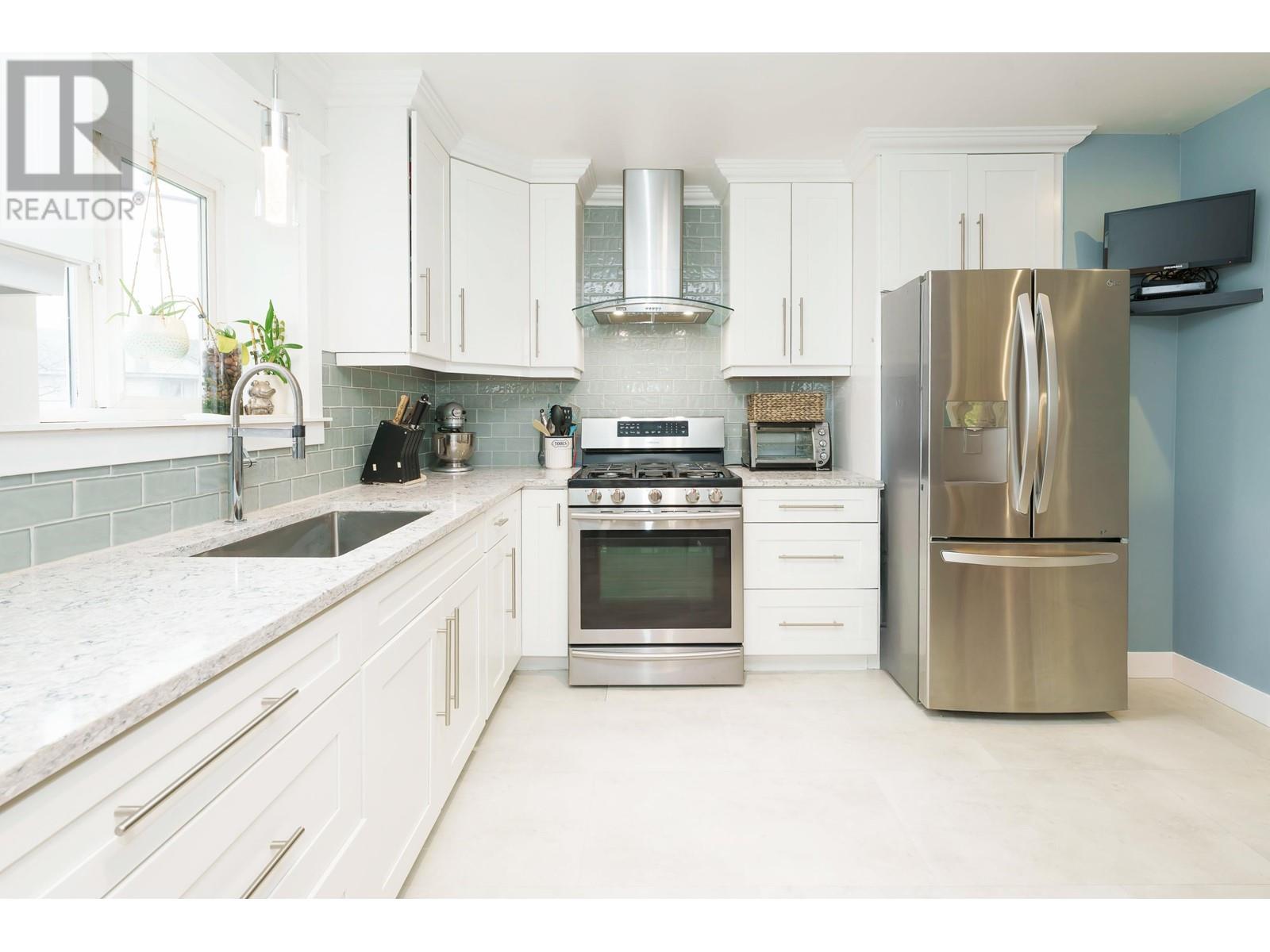 Property at 11943 232 STREET image 2
