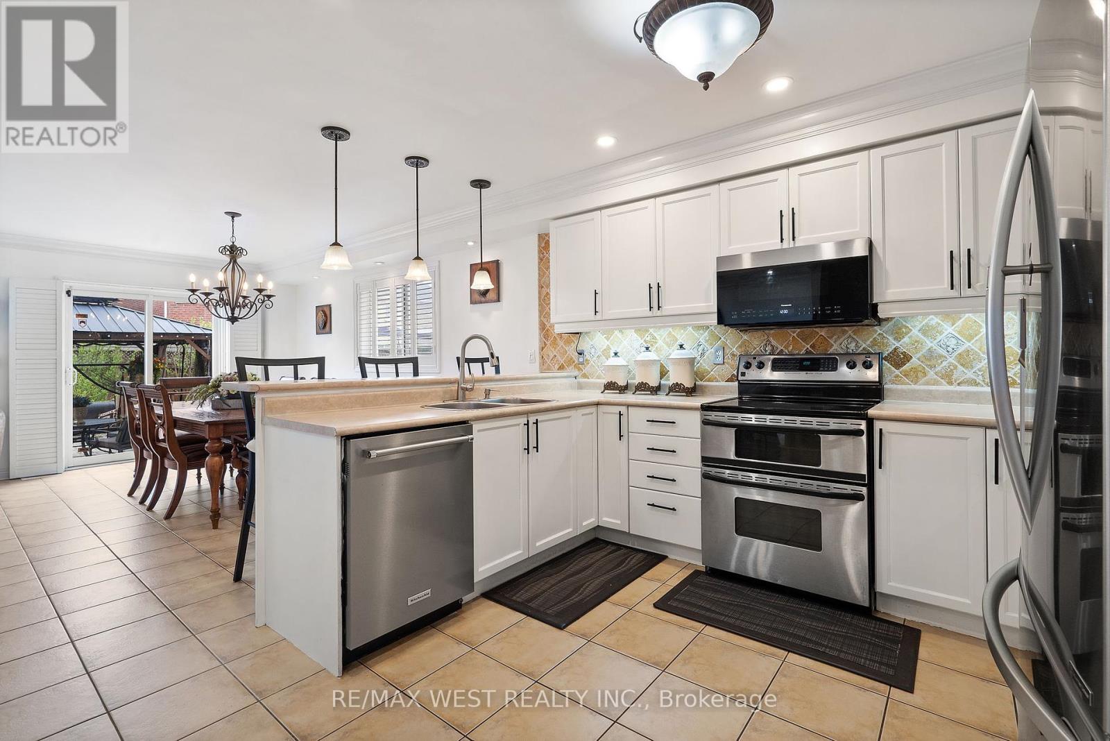 43 Humbershed Crescent, Caledon, Ontario  L7E 2X3 - Photo 3 - W12137945
