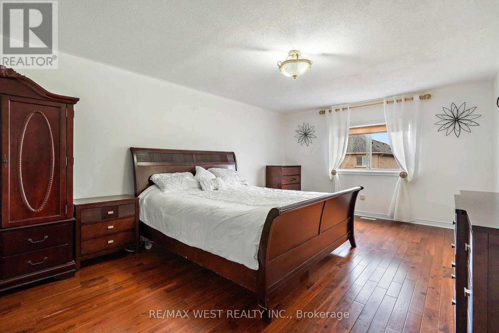 43 Humbershed Crescent, Caledon, Ontario  L7E 2X3 - Photo 5 - W12137945