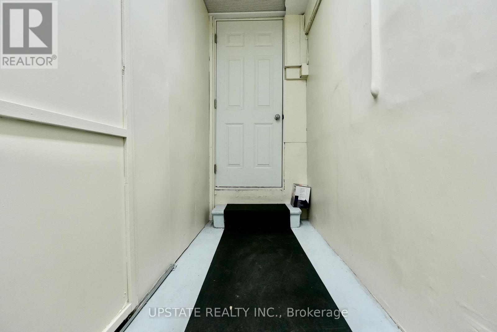 1627 Logandale Drive, Mississauga, Ontario  L5N 4M2 - Photo 3 - W12138013